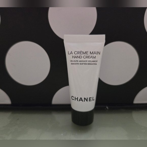2/$30✨️Chanel Hand Cream Mini✨️ - Picture 1 of 3